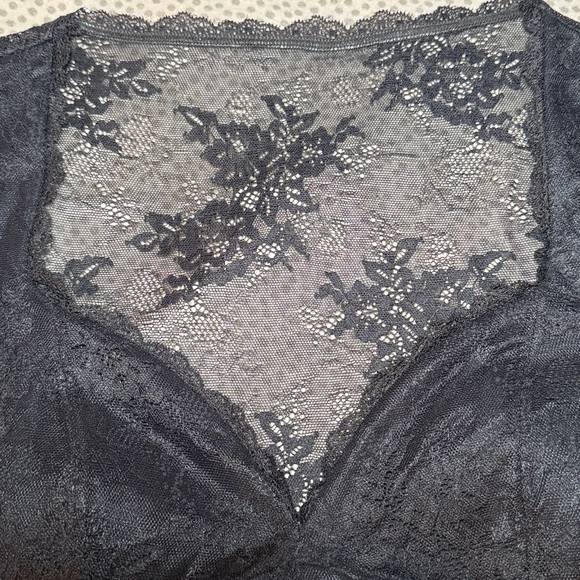 ABERCROMBIE- Zoe Bra-Free Long-Sleeve Lace Top - Picture 3 of 6
